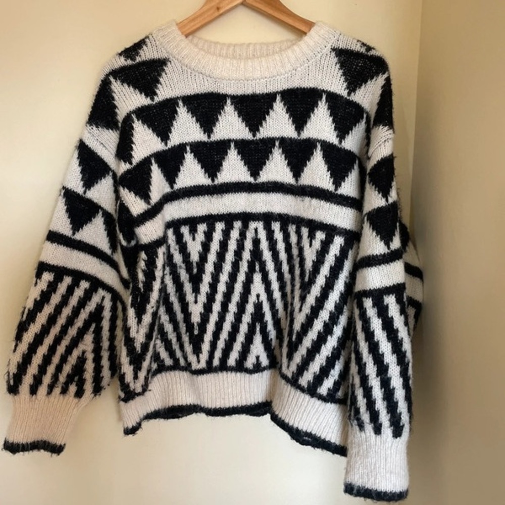 Chic Black and White Patterned Sweater